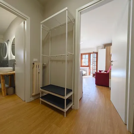 Apartment Hostdomus - Casa Ariel